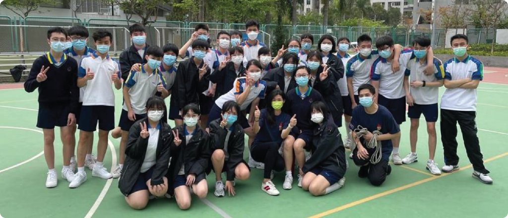 Senior secondary students and their class teachers gather for a group photo on the school's outdoor court after the inter-class jump rope competition.